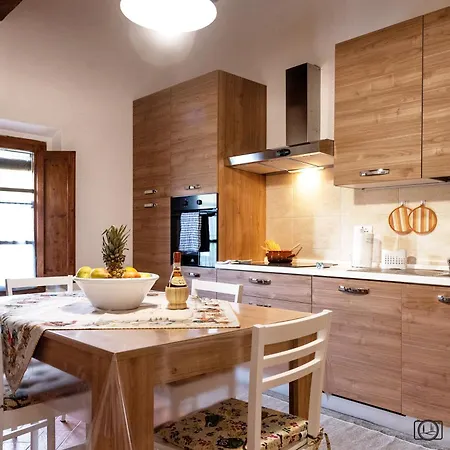 La Casa Sull'aia بيت للعطل *